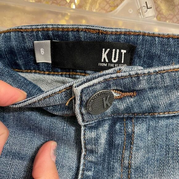 Kut From The Kloth Gidget Med Blue Low Rise Frayed Hem Jean Shorts 6 - Picture 5 of 7